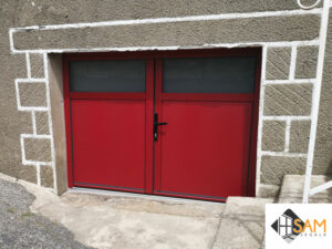Porte-fenêtre serrure rouge